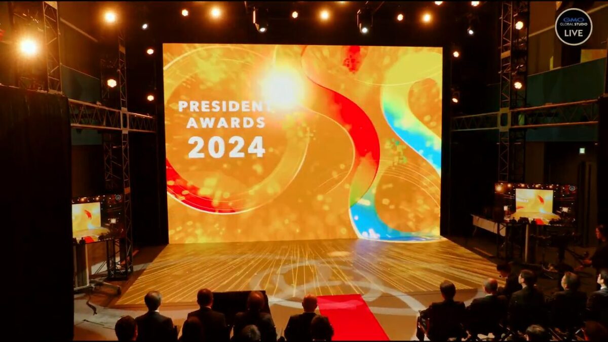 LEDディスプレイだけではなく、照明も同期させることでさらなる没入感を演出