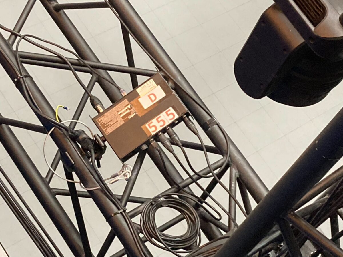 出力装置「LumiNode 4」の表面