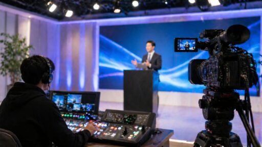 オンライン配信スタジオとは？利用するメリットを活用事例を交えて解説！