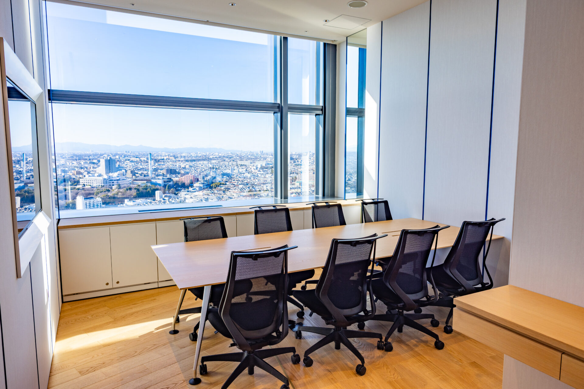 MEETING ROOM